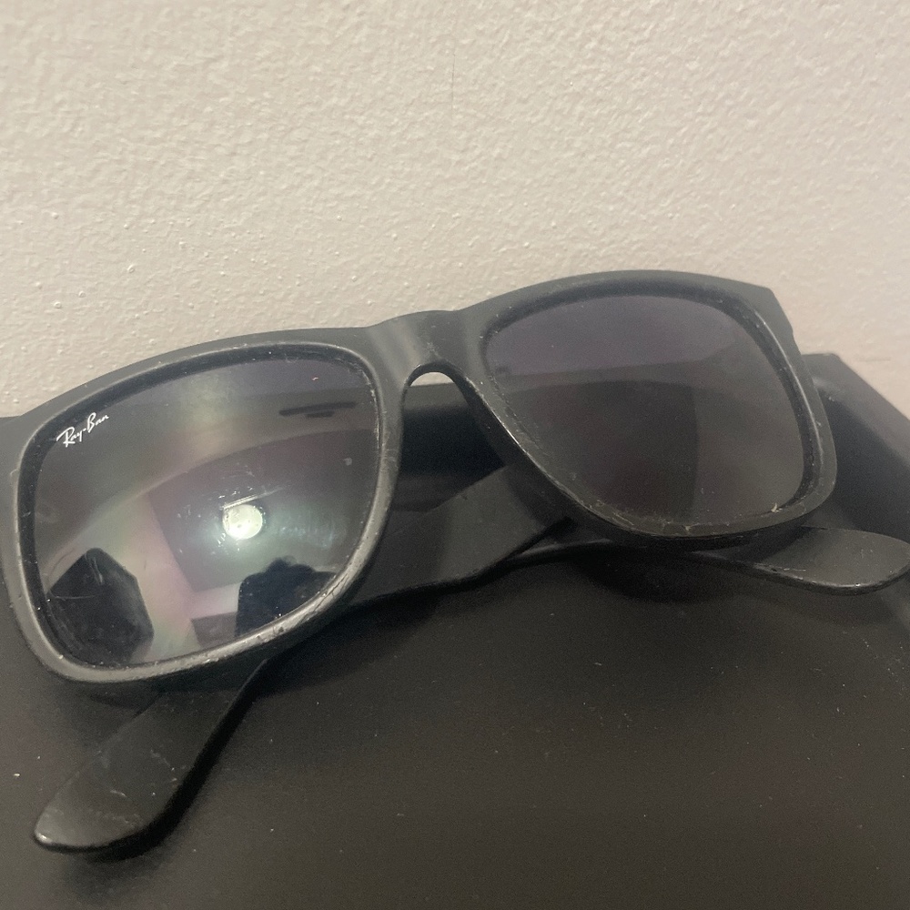 Black ray ban sunglasses